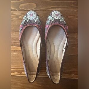 ALDO flats with sequins. Size 6